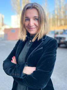 Dorothée Lintner, Directrice générale de l'organisation humanitaire Bioforce. Portrait réalisé en février 2022 au siège de Bioforce à Lyon-Vénissieux.