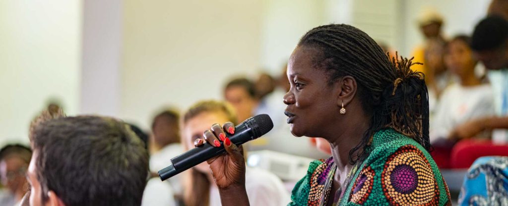 Photo : Sylvain Cherkaoui - Participante à la grande conférence lors du premier campus éphémère à Dakar en octobre 2023