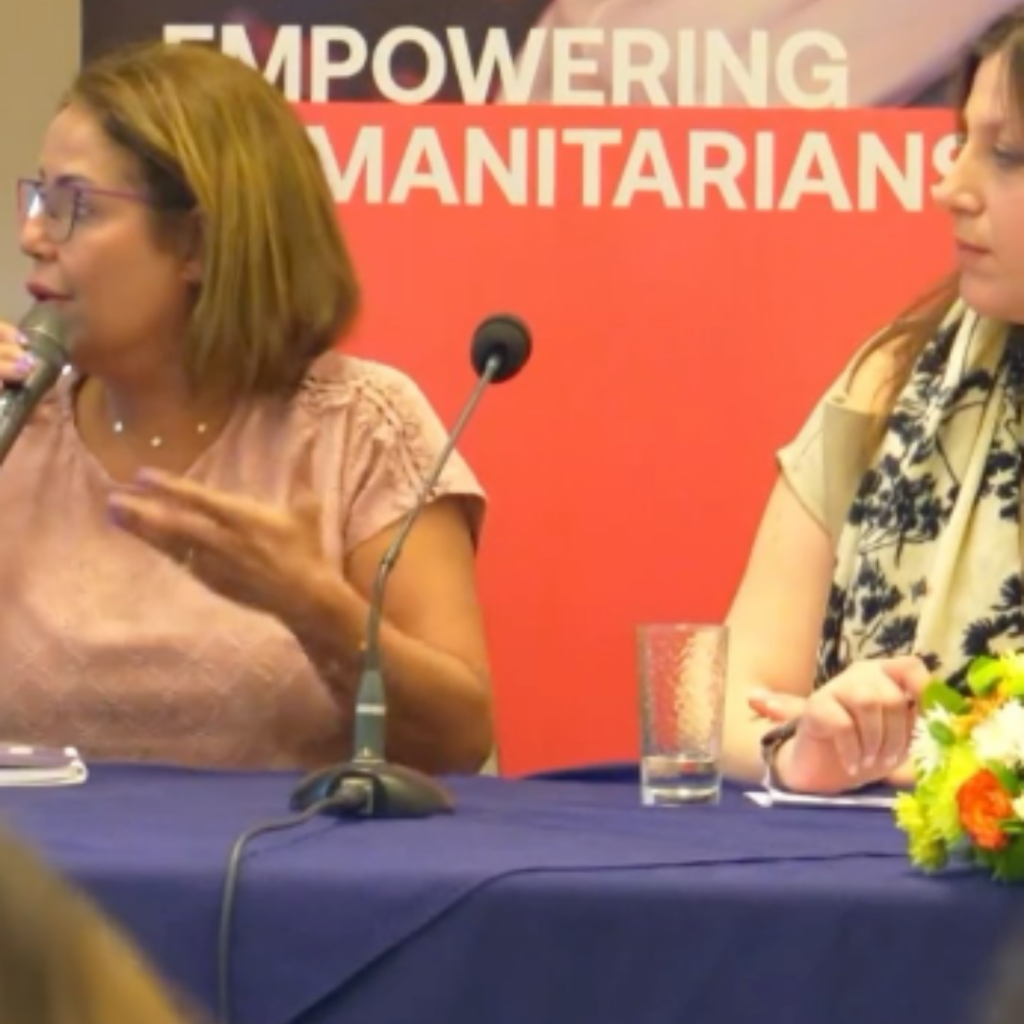 Photo de deux personnes ayant assistées à l’évènement.