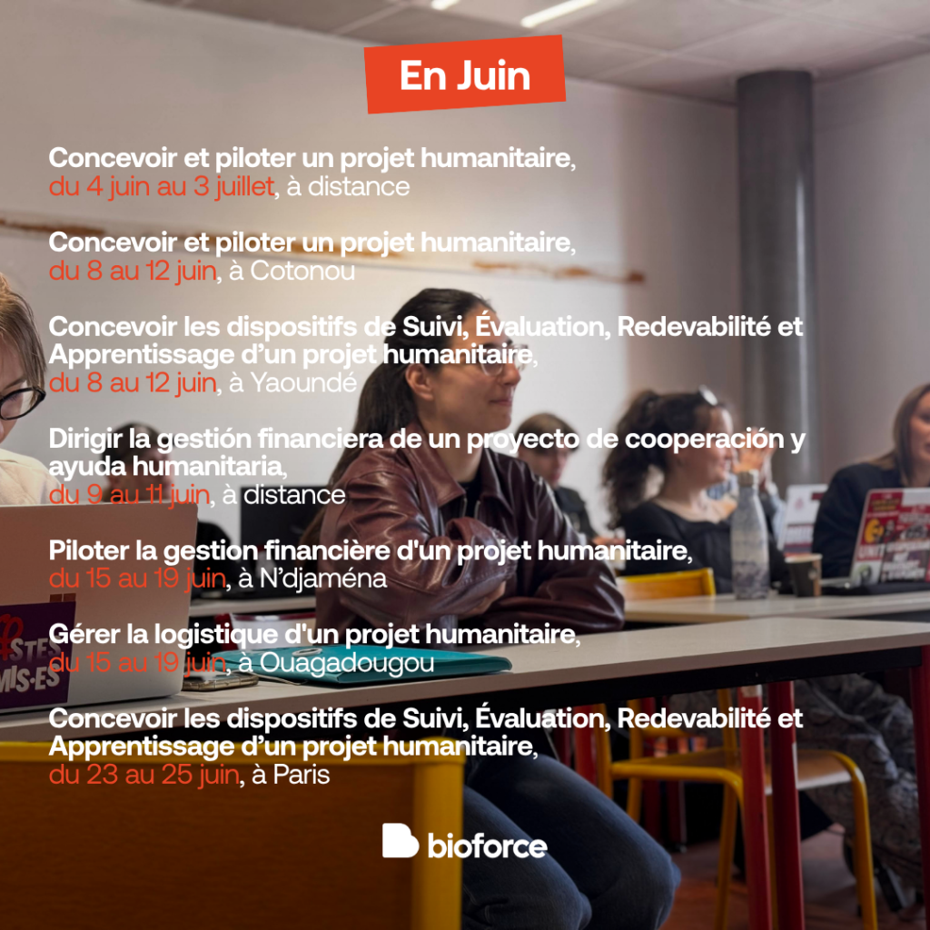 Elèves en salle de classe et intitulé des formations.